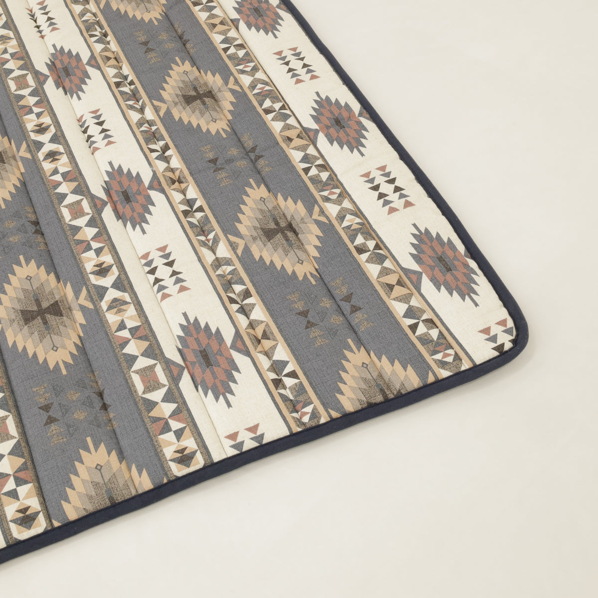 テントで使えるキルトラグ